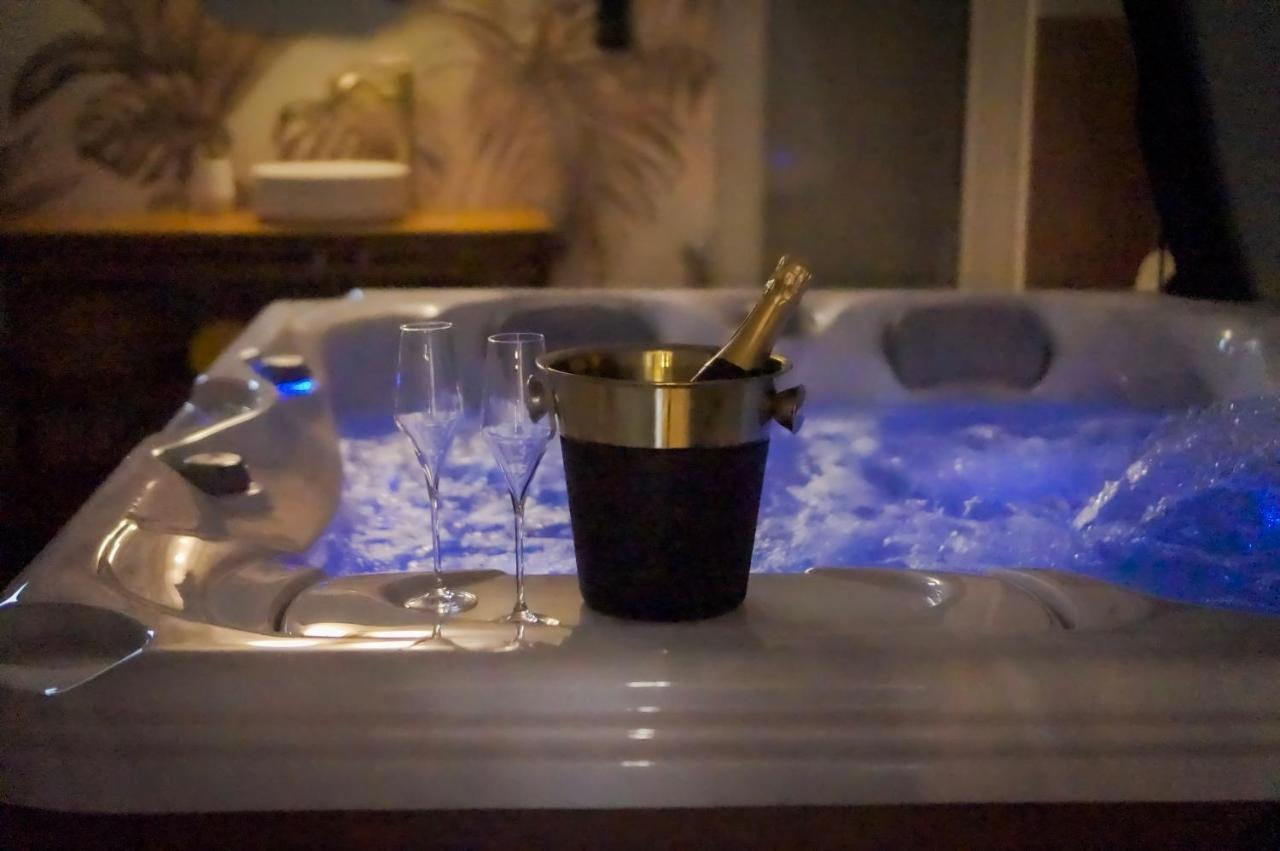 Maison Eliste - Love Gite Chic Avec Jacuzzi Interieur Ла-Ґасійї Екстер'єр фото